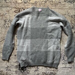 Elegant Women's Gray Plaid Crewneck Sweater